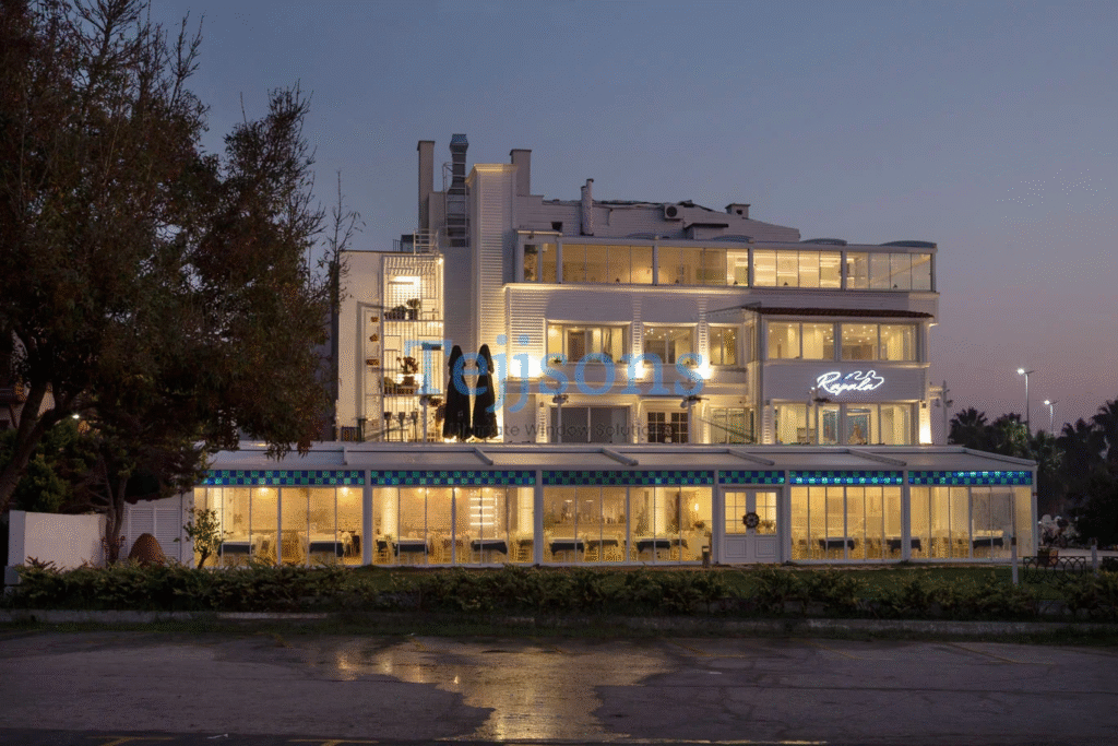 10 Reasons to Invest in a Pergola for Your Restaurant & Cafes 5 Restaurant exterior featuring an aluminium pergola with warm lighting